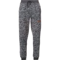 Ciemnoszare Spodnie Hyrera. Szare spodnie męskie Born2be, xl, bez wzorów, z dresówki. Za 49,99 zł.