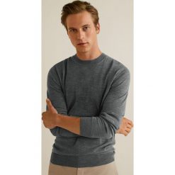 Mango Man - Sweter Willy. Szare swetry klasyczne męskie marki Mango Man, l, z dzianiny, z okrągłym kołnierzem. W wyprzedaży za 99,90 zł.