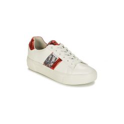 Buty Refresh 69954. Białe trampki i tenisówki damskie marki Refresh, bez wzorów, bez zapięcia. Za 219,00 zł.