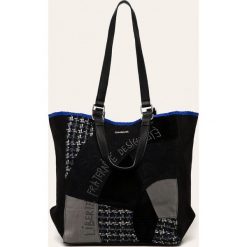 Desigual - Torebka. Czarne torby damskie na zakupy Desigual, bez wzorów, z elastanu, na ramię, duże, bez dodatków. W wyprzedaży za 269,90 zł.