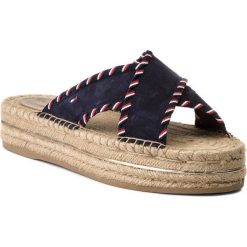 Espadryle TOMMY HILFIGER Interlace Suede Flatform Sandal FW0FW03399. Niebieskie espadryle damskie TOMMY HILFIGER, bez wzorów, bez obcasa. W wyprzedaży za 189,00 zł.