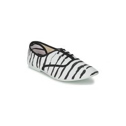 Buty Chipie JO PRINT. Białe trampki i tenisówki damskie Chipie, bez wzorów, bez zapięcia. Za 119,40 zł.