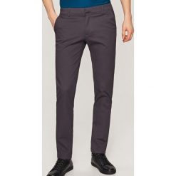 Chinosy męskie: Spodnie chino slim fit – Szary
