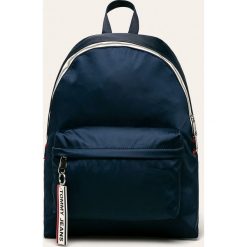 Tommy Jeans - Plecak. Niebieskie plecaki męskie Tommy Jeans, bez wzorów, z poliesteru. W wyprzedaży za 299,90 zł.