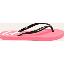 Calvin Klein Underwear - Japonki. Czarne klapki damskie Calvin Klein Underwear, bez wzorów, z materiału, bez obcasa, na obcasie. W wyprzedaży za 129,90 zł.