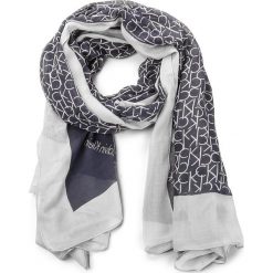 Szaliki damskie: Szal CALVIN KLEIN BLACK LABEL – Ck Allover Scarf K60K604136 430