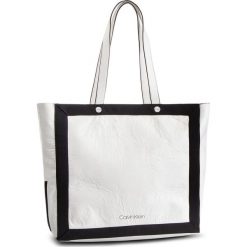 Torebka CALVIN KLEIN - Outline Ew Shopper K60K604815 102. Białe torby damskie na zakupy marki Calvin Klein, z aplikacjami, ze skóry ekologicznej, klasyczne, duże, zdobione, bez dodatków. Za 599,00 zł.