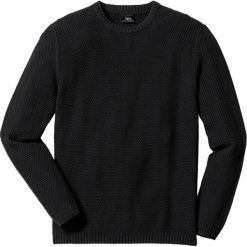 Sweter Regular Fit bonprix czarny. Czarne swetry męskie bonprix, s, bez wzorów, z dzianiny, bez kołnierzyka, bez kaptura. Za 49,99 zł.