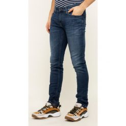 Jeansy Slim Fit Tommy Jeans Scanton DM0DM07322. Niebieskie jeansy męskie Tommy Jeans, m, bez wzorów. W wyprzedaży za 289,00 zł.