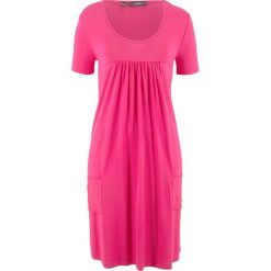 Sukienka shirtowa, krótki rękaw bonprix ciemnoróżowy. Różowe sukienki damskie bonprix, bez wzorów, bez kołnierzyka, z krótkim rękawem, krótkie, mini. Za 69,99 zł.