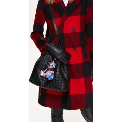 AŻUROWA TORBA TYPU WOREK. Czarne torebki klasyczne damskie marki Top Secret, bez wzorów, z tkaniny, eleganckie, bez dodatków. W wyprzedaży za 59,99 zł.