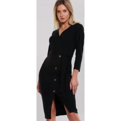 Czarna Sukienka Filibeg. Czarne sukienki damskie other, s, bez wzorów, bez kołnierzyka, bez rękawów, midi. Za 79,99 zł.