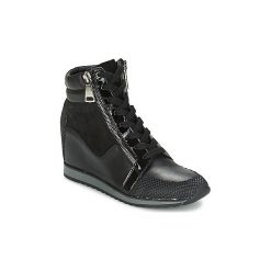 Buty Tosca Blu ATERNUM. Czarne trampki i tenisówki damskie marki Tosca Blu, bez wzorów, bez zapięcia. Za 527,20 zł.