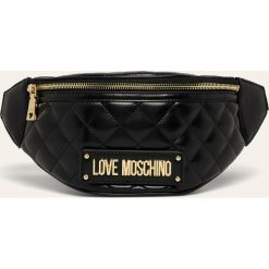 Love Moschino - Nerka. Czarne nerki damskie Love Moschino, bez wzorów, ze skóry ekologicznej, pikowane, bez dodatków. W wyprzedaży za 469,90 zł.
