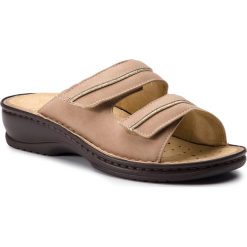 Klapki SCHOLL - Carlen F27514 1002 360 Beige. Brązowe klapki damskie Scholl, z materiału. W wyprzedaży za 279,00 zł.