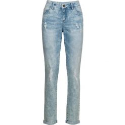 Dżinsy BOYFRIEND bonprix niebieski "washed". Niebieskie jeansy damskie bonprix. Za 79,99 zł.