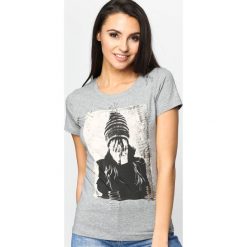 Szary T-shirt Agrapha. Szare t-shirty damskie Born2be, l, z aplikacjami, z okrągłym kołnierzem. Za 49,99 zł.