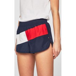 Tommy Hilfiger - Szorty. Niebieskie szorty damskie TOMMY HILFIGER, s, bez wzorów, z poliesteru, casualowe. Za 249,90 zł.