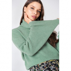 NA-KD Dzianinowy sweter z golfem i szerokim rękawem - Green. Zielone swetry oversize damskie NA-KD, z dzianiny. W wyprzedaży za 80,98 zł.