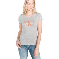 Calvin Klein Koszulka Szary. Szare koszulki damskie Calvin Klein, xs, z haftami, z bawełny, bez kołnierzyka, z krótkim rękawem. Za 257,95 zł.