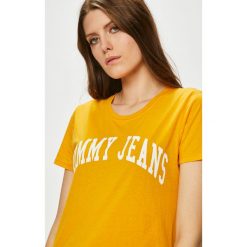Tommy Jeans - Top. Pomarańczowe topy damskie Tommy Jeans, l, z nadrukiem, z bawełny, z okrągłym kołnierzem. W wyprzedaży za 99,90 zł.