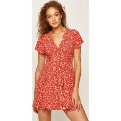 Pepe Jeans - Sukienka Anette. Sukienki damskie Pepe Jeans, s, w kwiaty, z wiskozy, bez kołnierzyka, z krótkim rękawem, krótkie, mini, rozkloszowane. W wyprzedaży za 259,90 zł.