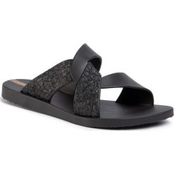 Klapki IPANEMA - Move Fem 26383 Black/Black 20766. Czarne klapki damskie Ipanema, bez wzorów, z tworzywa sztucznego, bez obcasa. W wyprzedaży za 129,00 zł.