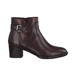 Tamaris Botki burgundowy female czerwony 39. Czerwone botki damskie Tamaris, ze skóry, eleganckie, na wysokim obcasie, na obcasie, z paskami. W wyprzedaży za 219,00 zł.