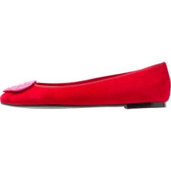 Pretty Ballerinas ANGELIS Baleriny rubi/heaven. Czerwone baleriny damskie marki Pretty Ballerinas, bez wzorów, ze skóry, klasyczne, bez obcasa. Za 779,00 zł.