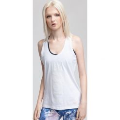 T-shirt damski TSD406 - biały. Białe t-shirty damskie marki 4f, bez wzorów, bez kołnierzyka. W wyprzedaży za 19,99 zł.
