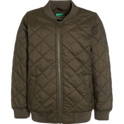 Benetton Kurtka przejściowa khaki. Brązowe kurtki męskie Benetton, z poliesteru. Za 169,00 zł.