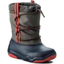 Śniegowce CROCS - Swiftwater Waterproof Boot K 204657 Navy/Flame. Niebieskie buty zimowe chłopięce marki Crocs, z materiału. W wyprzedaży za 199,00 zł.