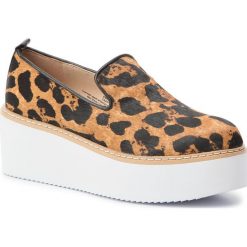 Półbuty DKNY - Barki K2986664 Camel Multi. Pomarańczowe półbuty damskie DKNY, na co dzień, bez wzorów, ze skóry ekologicznej, bez obcasa, na koturnie, bez zapięcia. W wyprzedaży za 369,00 zł.