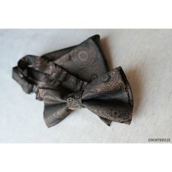 MUCHA Elegancka Brązowa i Poszetką. Pomarańczowe muszki męskie Pakamera, w paski, eleganckie. Za 99,00 zł.