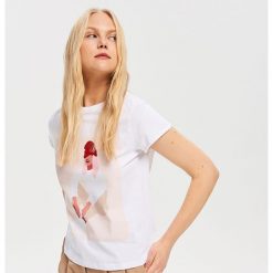 T-shirt z grafiką RE ART - Kremowy. Białe t-shirty damskie Reserved, s, bez wzorów, bez kołnierzyka. Za 39,99 zł.