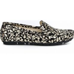 Mokasyny damskie - skóra naturalna - model 001 – kolor złote kwiaty. Żółte mokasyny damskie Zapato, do pracy, na lato, w kwiaty, z jeansu, klasyczne, na niskim obcasie, na płaskiej podeszwie, bez zapięcia. Za 310,00 zł.