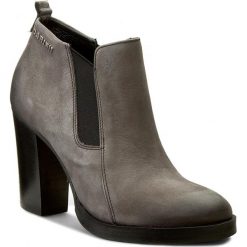 Botki CARINII - B3340 G65-000-PSK-B77. Szare botki damskie skórzane marki Carinii. W wyprzedaży za 229,00 zł.