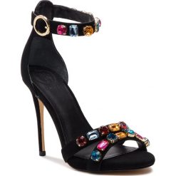 Sandały GUESS - FL5THO SUE03 BLACK. Czarne klapki damskie Guess, z aplikacjami, z zamszu. W wyprzedaży za 519,00 zł.