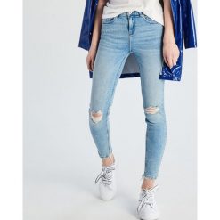 Jeansy skinny z efektem uszkodzenia - Niebieski. Niebieskie jeansy damskie Sinsay. Za 79,99 zł.