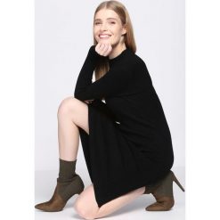 Czarna Sukienka Scarcity. Czarne sukienki dzianinowe Born2be, l, oversize. Za 79,99 zł.