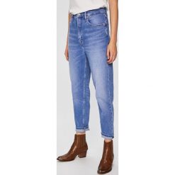 Tommy Jeans - Jeansy TJ 2004. Niebieskie jeansy damskie Tommy Jeans, z podwyższonym stanem. W wyprzedaży za 289,90 zł.