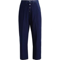 Chinosy damskie: GStar BRONSON MID 3D BTN LOOSE CINCH CHINO Chinosy rinsed