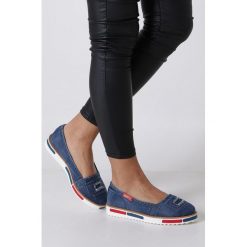Niebieskie baleriny jeansowe jezzi rmr1735-6. Niebieskie baleriny damskie Jezzi, bez wzorów, z jeansu, bez obcasa. W wyprzedaży za 89,99 zł.