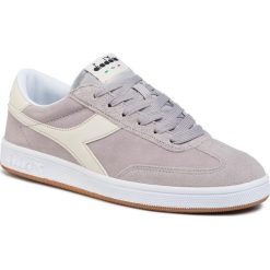 Sneakersy DIADORA - Field 101.172354 01 75042 Grey Alaska. Fioletowe półbuty męskie Diadora, na co dzień, bez wzorów, z zamszu, klasyczne, bez zapięcia. W wyprzedaży za 139,00 zł.