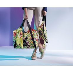 Saszetka ze wzorem - 39 x 15 x 8 cm. Saszetki damskie Cacharel, w paski, z poliesteru. W wyprzedaży za 179,95 zł.