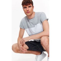 T-shirty męskie: T-SHIRT MĘSKI Z KIESZONKĄ