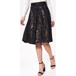 Wieczorowa spódnica damska idealna na imprezy. Żółte spódniczki damskie Top Secret, na zimę, bez wzorów, z tkaniny, eleganckie, midi. W wyprzedaży za 89,99 zł.