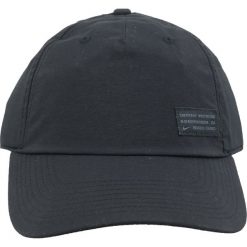Nike Kyrie Heritage86 Cap AV7902-010. Czarne czapki męskie Nike, bez wzorów, z poliesteru. W wyprzedaży za 99,99 zł.