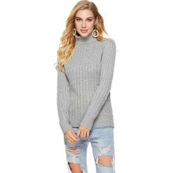 Sweter w kolorze szarym. Szare swetry damskie Swetry na chłodne dni, bez wzorów, bez rękawów, bez kaptura. W wyprzedaży za 119,95 zł.