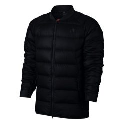 KURTKA NIKE SPORTSWEAR DOWN FILL BOMBER GUILD 866029 010. Czarne kurtki męskie bomber marki Nike, na zimę, m. Za 449,00 zł.